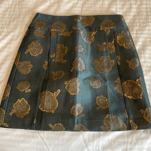 Ann Taylor size 8 gold rose skirt with pockets.